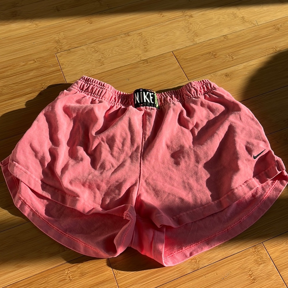 NIKE PINK SHORT